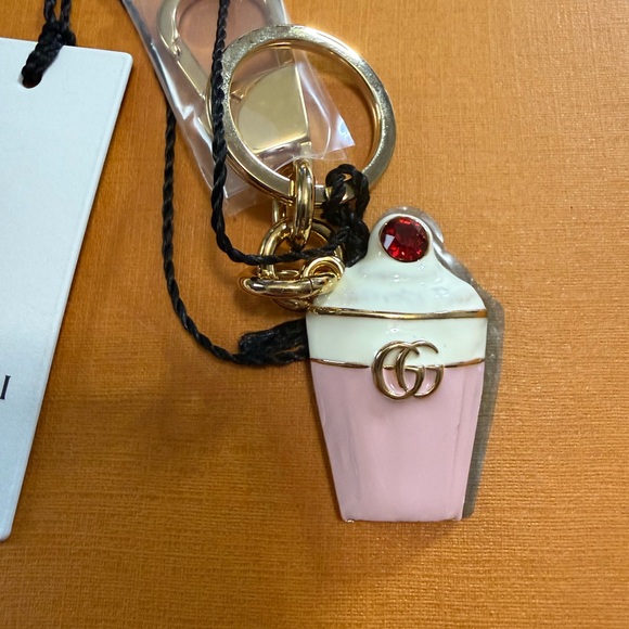 Gucci Pink and Gold Cupcake Key Holder - Picture 6 of 10